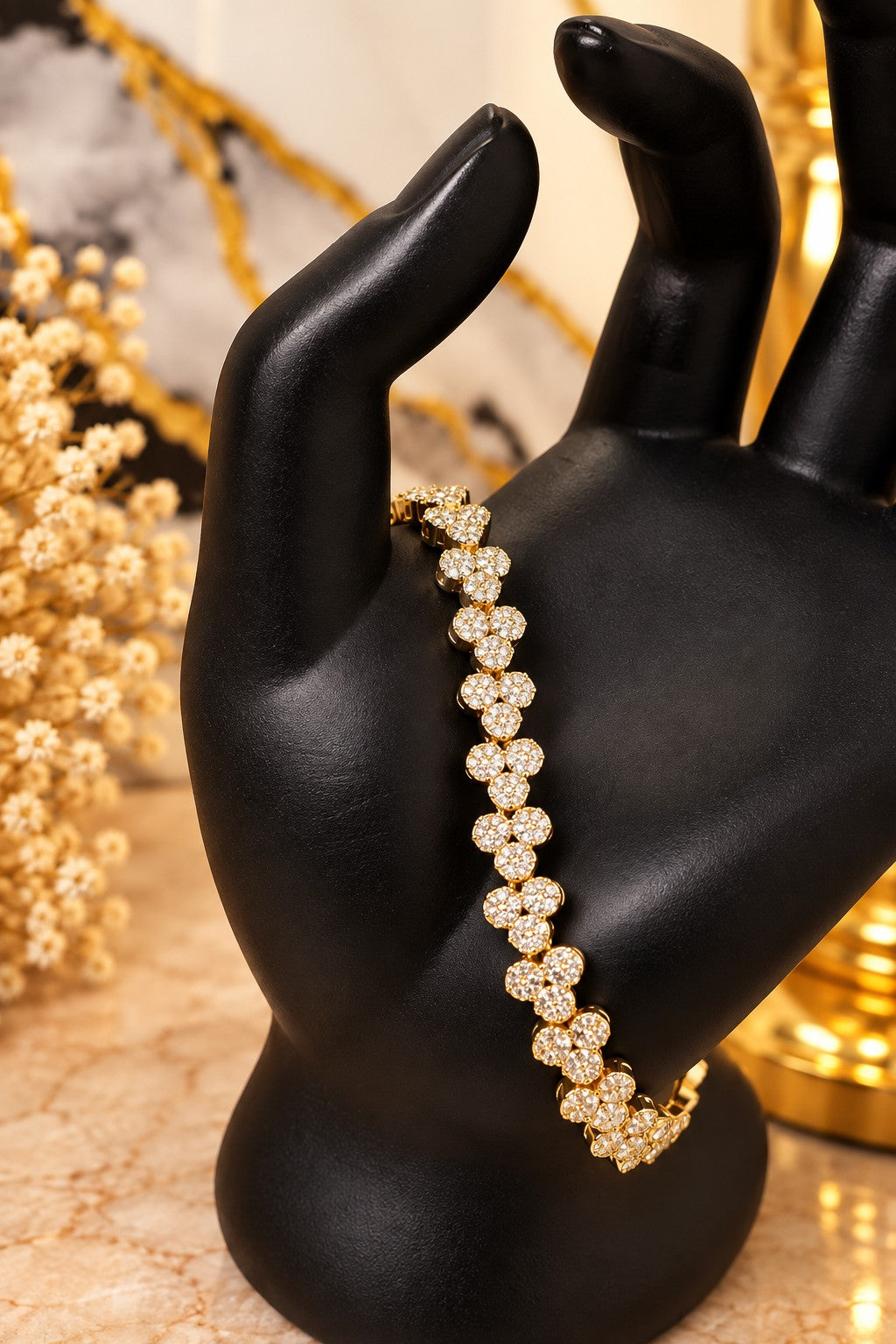 Pulsera de tréboles de tres hojas con zirconias en oro laminado 14k