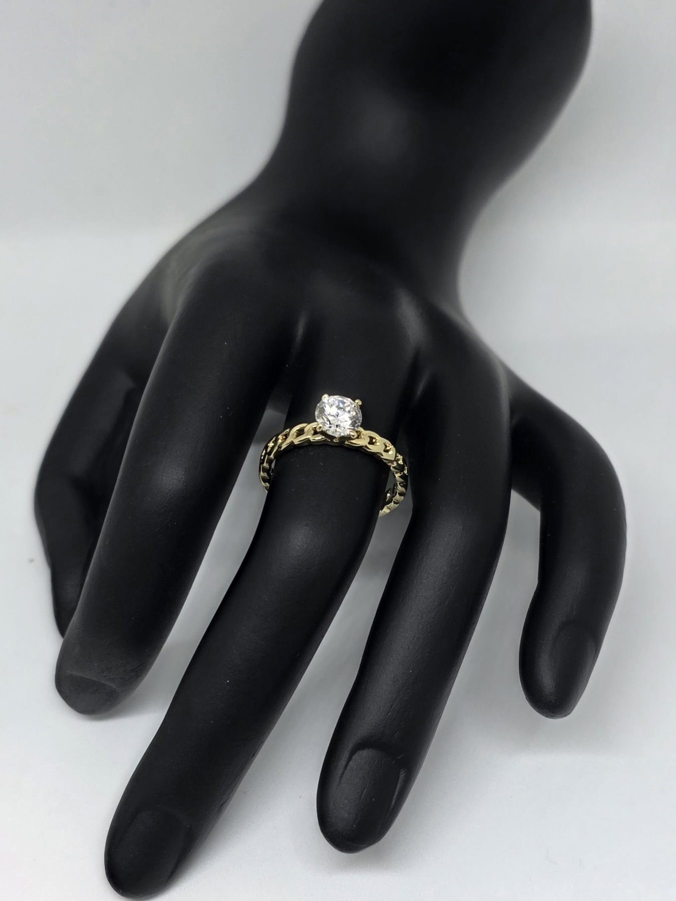 Anillo Solitario con Diseño de Cadena | Oro Laminado 14K
