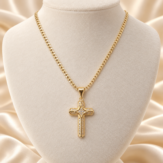 Collar de cruz con detalle central de cuatro puntas en oro laminado 14k