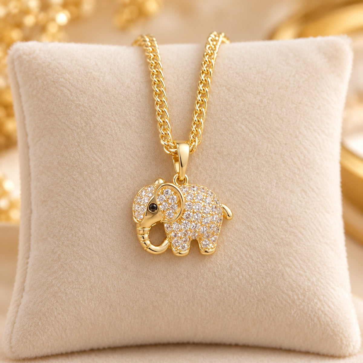 Collar con dije de elefante y piedras brillantes