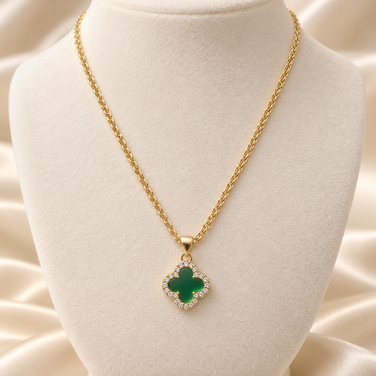 Collar trébol verde delicado con borde brillante en oro laminado 14k