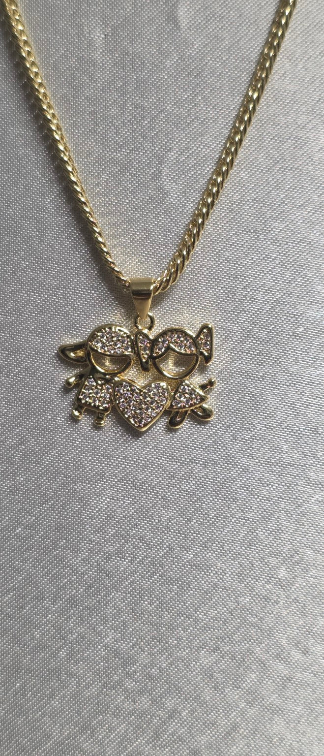 Dije de pareja de niños con zirconias y cadena de 18 pulgadas en oro laminado 14k