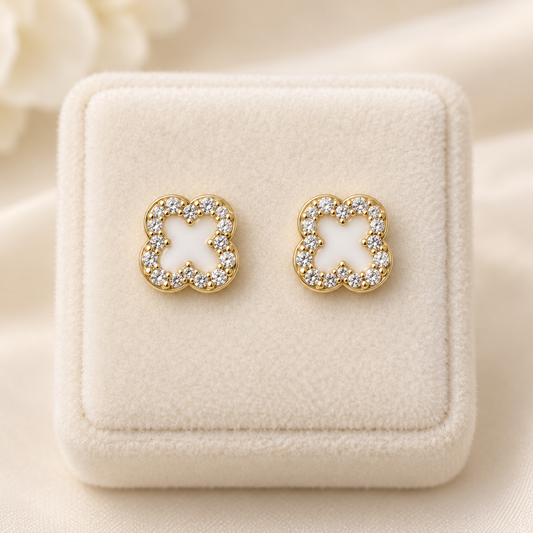 Pantallas de trébol blanco con borde de zirconias - FL Passion Jewelry