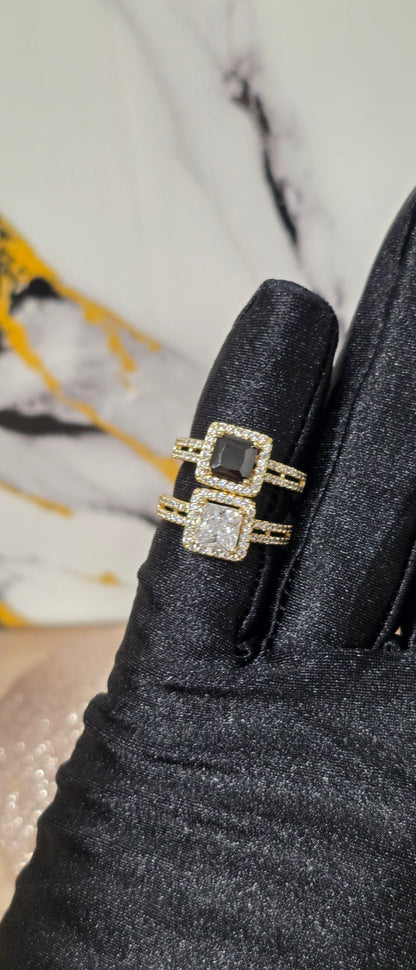 Sortija de piedra negra con halo y doble banda en oro laminado 14k