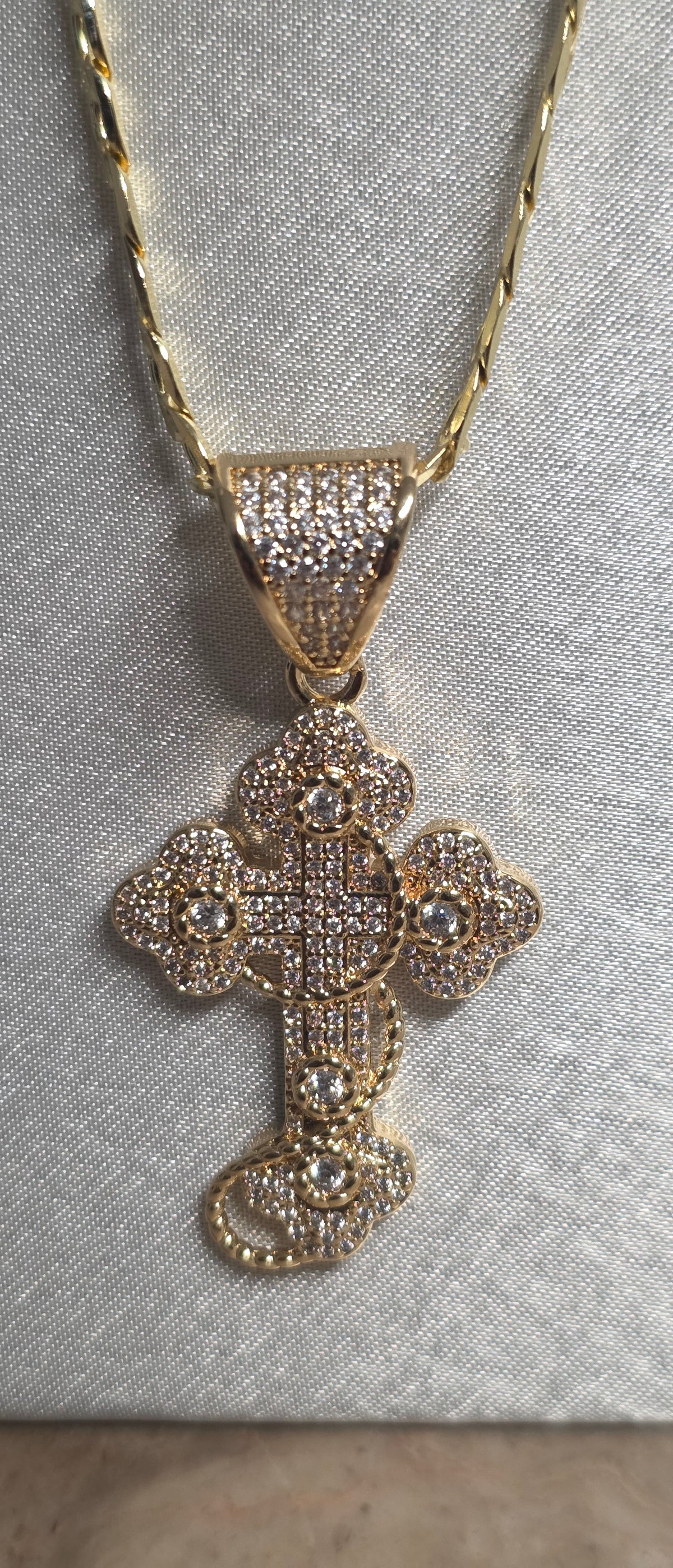 Dije de Cruz con Zirconias + Cadena 24”